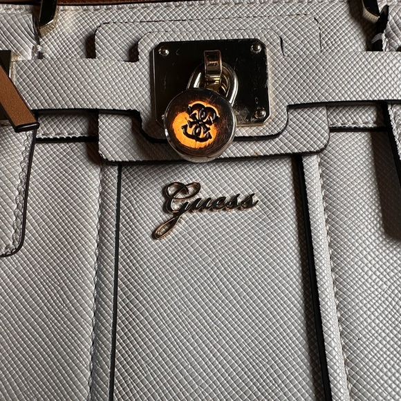 Guess Hand Bag lockable signature - Picture 1 of 7